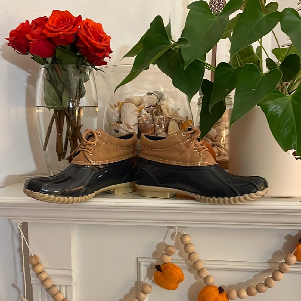 Women’s Navy and Tan Duck Shoes